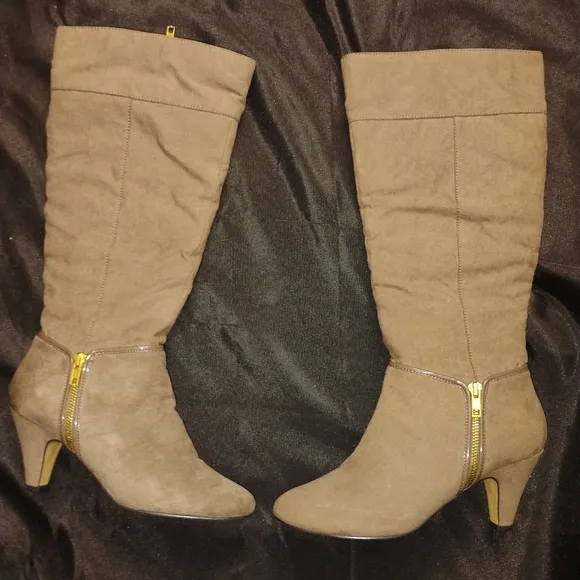 Elegant Tan Knee-High Women's Boots Sz 8.5 N