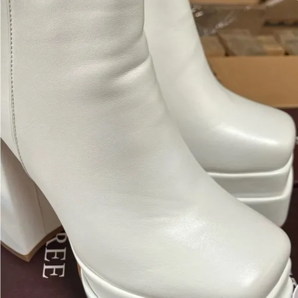 Elegant White Women's Boots