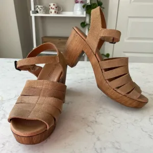 Eric Michael Tan Sandals / Open Toe Wood Platform Heel Shoes / 40 / US 9