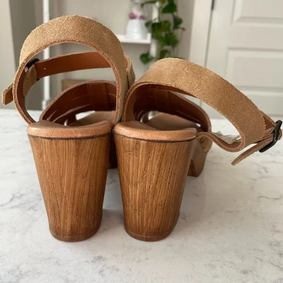 Eric Michael Tan Sandals / Open Toe Wood Platform Heel Shoes / 40 / US 9