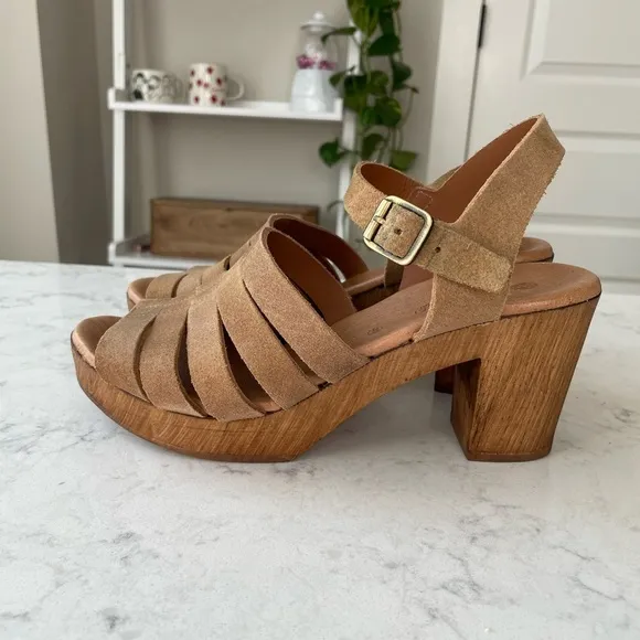 Eric Michael Tan Sandals / Open Toe Wood Platform Heel Shoes / 40 / US 9