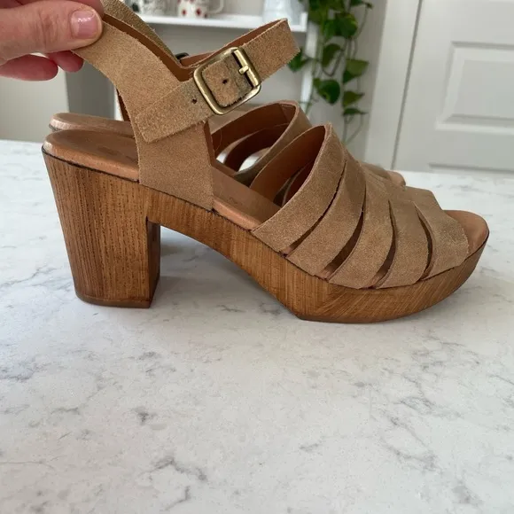 Eric Michael Tan Sandals / Open Toe Wood Platform Heel Shoes / 40 / US 9