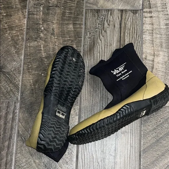 Everlast hunting &amp; fishing Black and Tan Rain &amp; Snow Boots