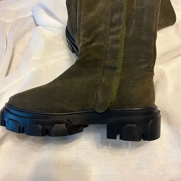 Farm Rio boots knee high lug sole army green size 6.5