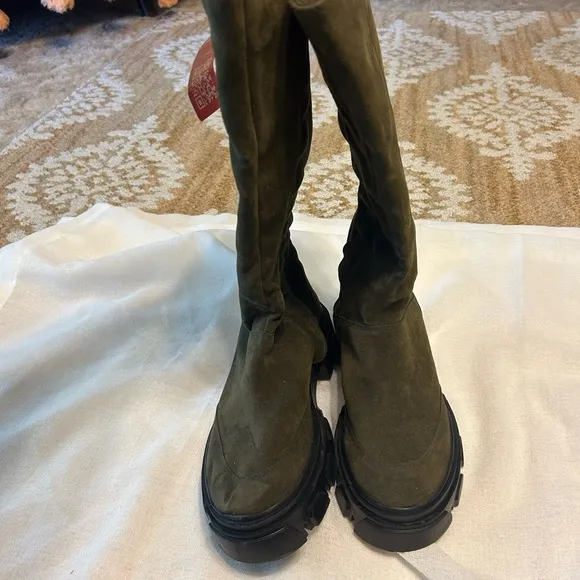 Farm Rio boots knee high lug sole army green size 6.5