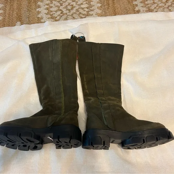 Farm Rio boots knee high lug sole army green size 6.5