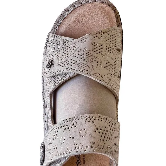 Finn Barbuda Comfort Hook And Loop Strap Sandals Champagne Garden US Size 8 EU 3
