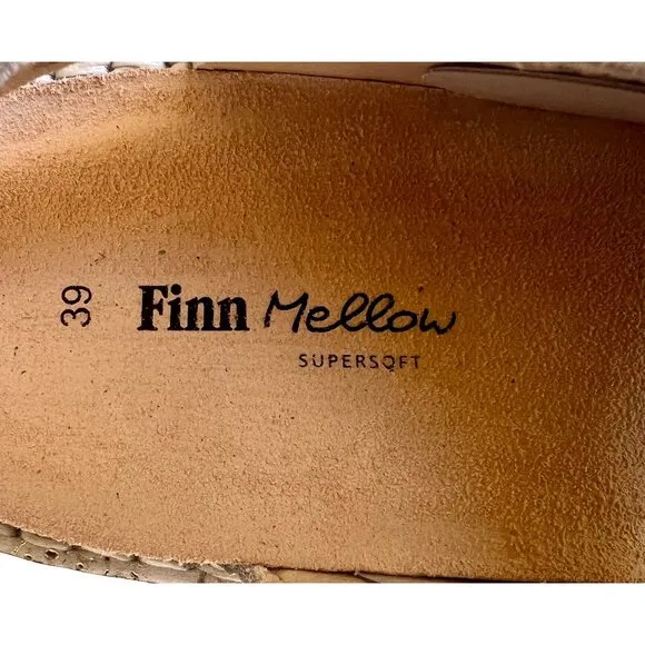 Finn Barbuda Comfort Hook And Loop Strap Sandals Champagne Garden US Size 8 EU 3