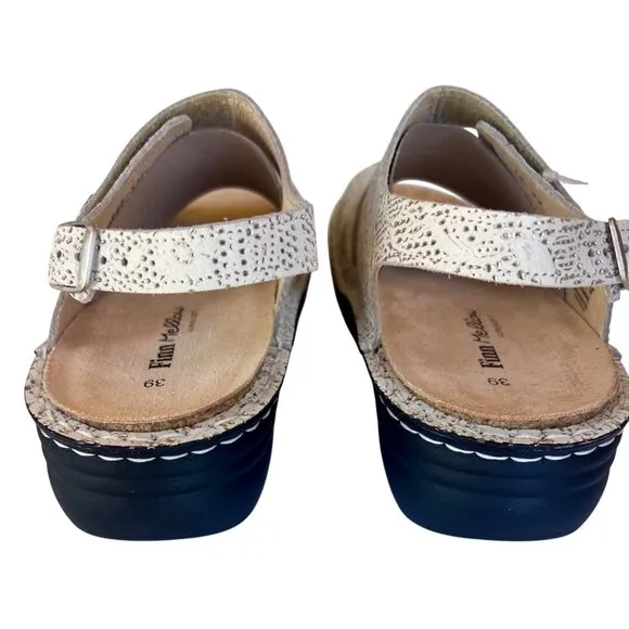 Finn Barbuda Comfort Hook And Loop Strap Sandals Champagne Garden US Size 8 EU 3