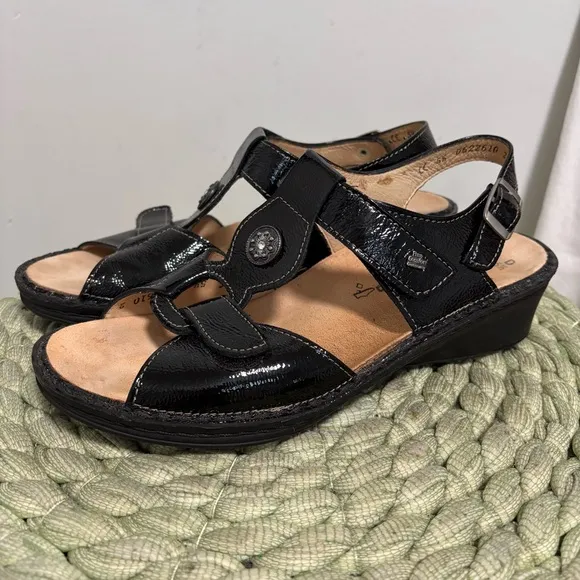 Finn Comfort Adana Black Patent Leather Fancy Support Comfort Sandals