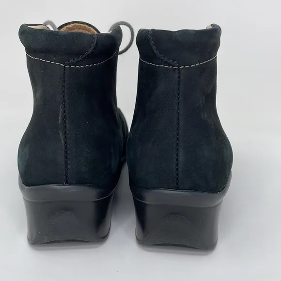 Finn Comfort Boots NWOT Ankle Booties Black Nubuck Leather Mostar US Women’s 7