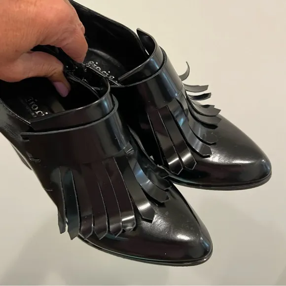 Fiorifrancesi Black kilt flap heels Italian made genuine patent leather shoes
