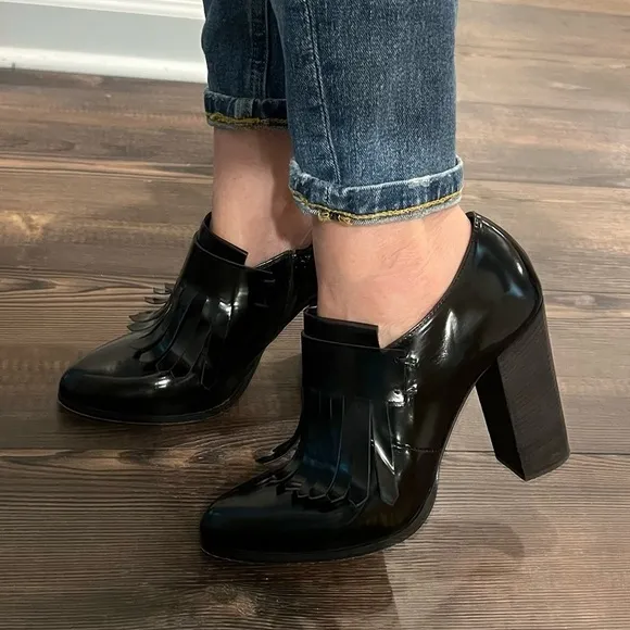Fiorifrancesi Black kilt flap heels Italian made genuine patent leather shoes