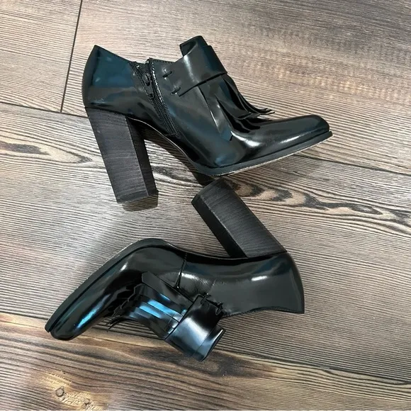 Fiorifrancesi Black kilt flap heels Italian made genuine patent leather shoes