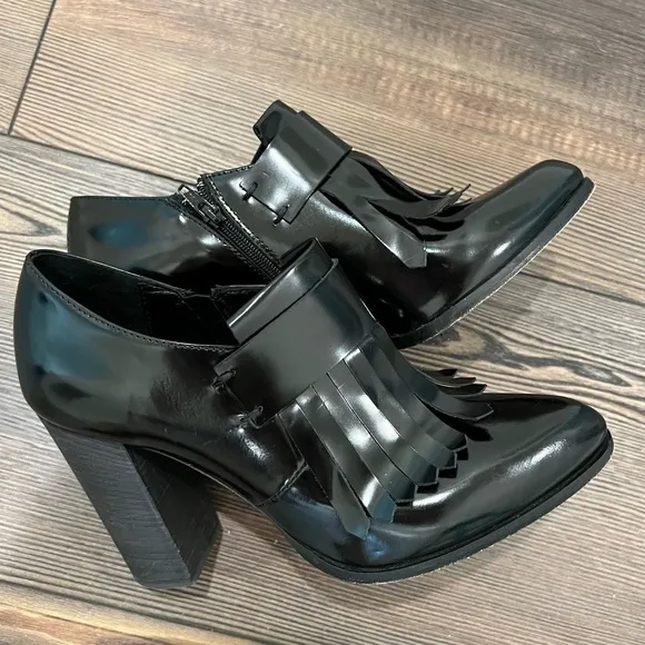Fiorifrancesi Black kilt flap heels Italian made genuine patent leather shoes