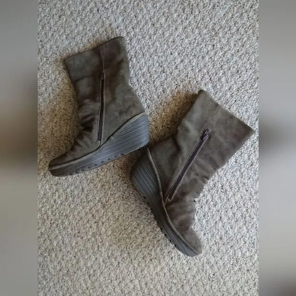 Fly London suede Ankle Boots in Army green size 38.5
