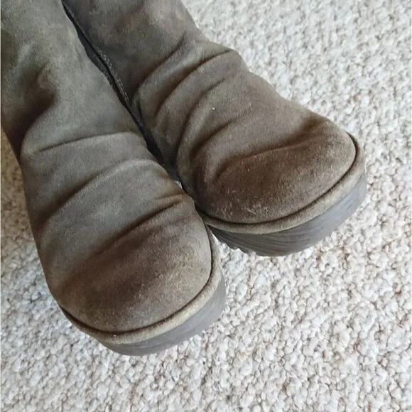 Fly London suede Ankle Boots in Army green size 38.5