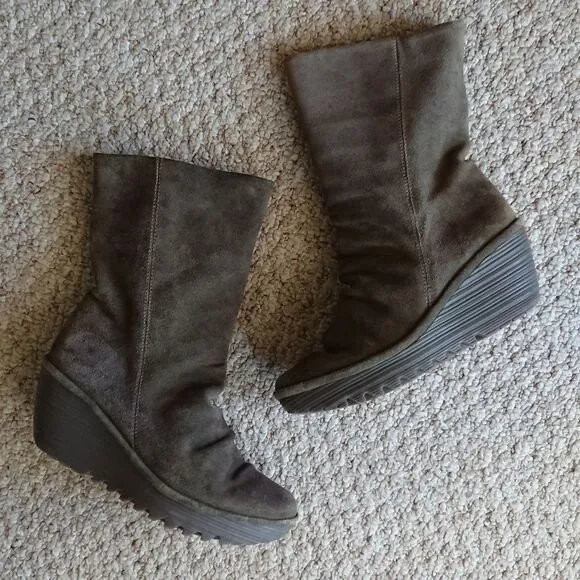 Fly London suede Ankle Boots in Army green size 38.5