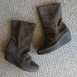 Fly London suede Ankle Boots in Army green size 38.5