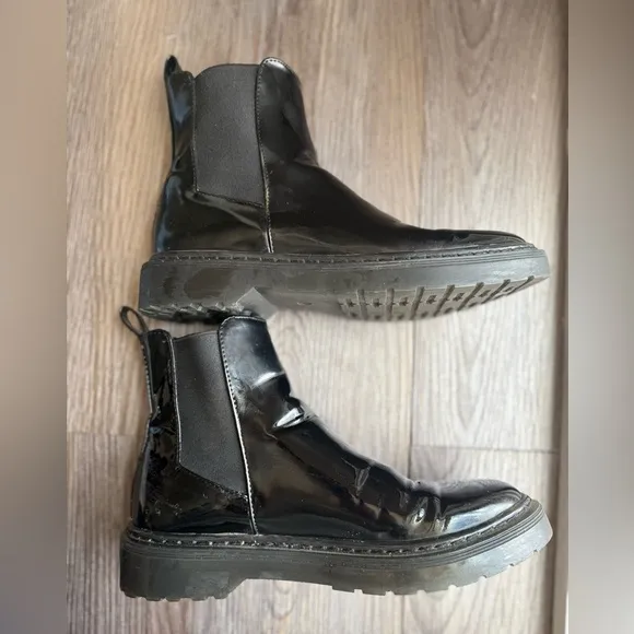 Forever 21 Women Booties Black Patent Leather Elastic on sides