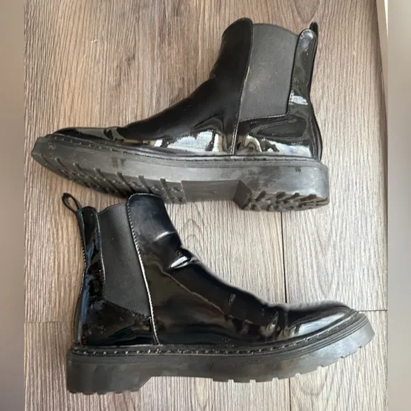Forever 21 Women Booties Black Patent Leather Elastic on sides