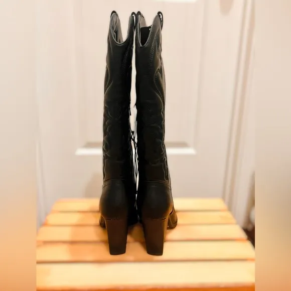 Forever 21 Women’s Black Embossed Leather Women's Boots 8