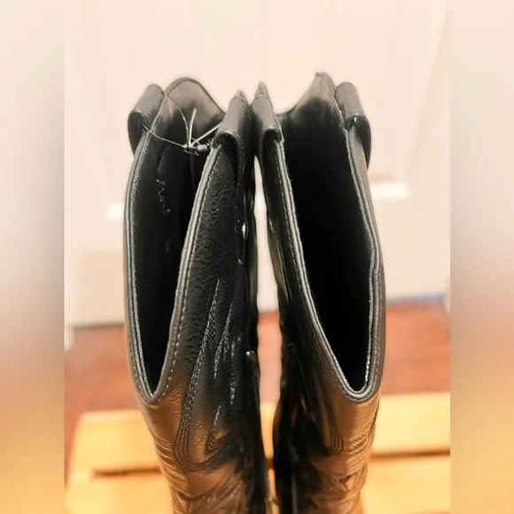 Forever 21 Women’s Black Embossed Leather Women's Boots 8