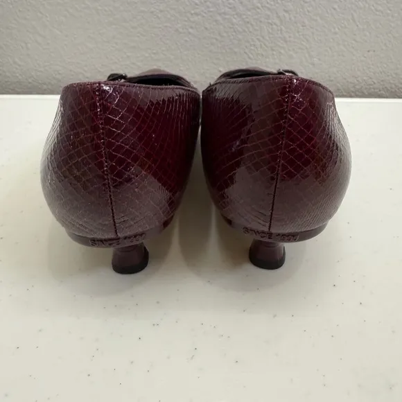 Franco Sarto Kitten Heel Size 8 Malia Burgundy Low Pointy Toe Shoes