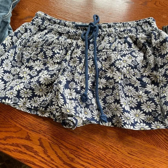 Free People Offbeat Printed Pull-On Shorts in Navy Combo sz Small NWT