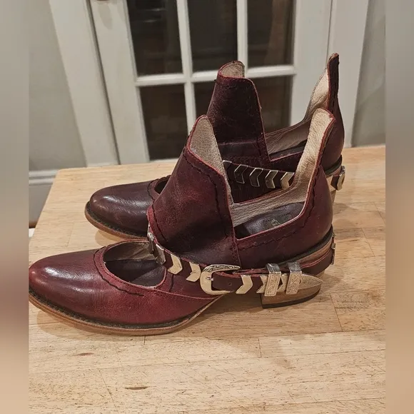 Freebird By Steven Blades Red/Wine 9 EUC OG