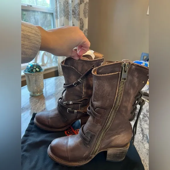 Freebird Cora brown sz 8