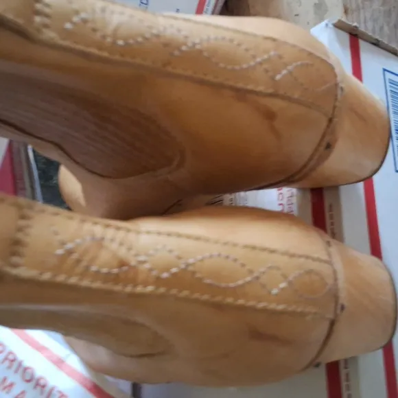 Frye Natural Leather Clog Boots 8