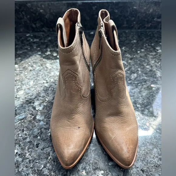 FRYE Reina Heeled Western Ankle  Bootie in Tan Ash Leather Women’s Size 6.5
