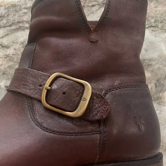 Frye Veronica Bootie size 7