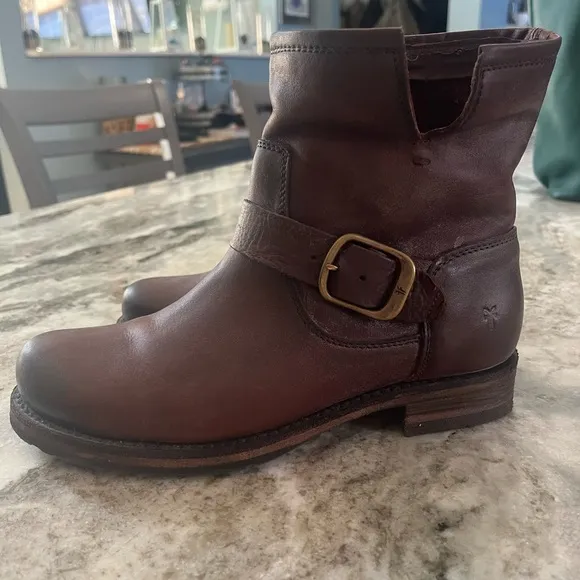 Frye Veronica Bootie size 7