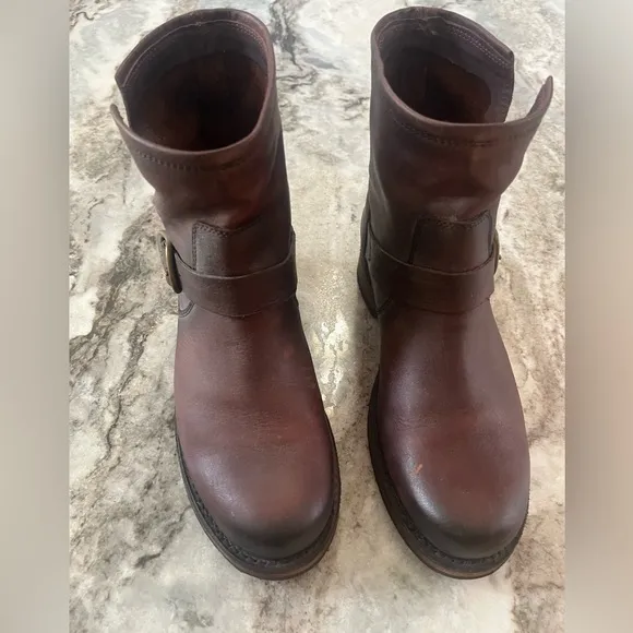 Frye Veronica Bootie size 7