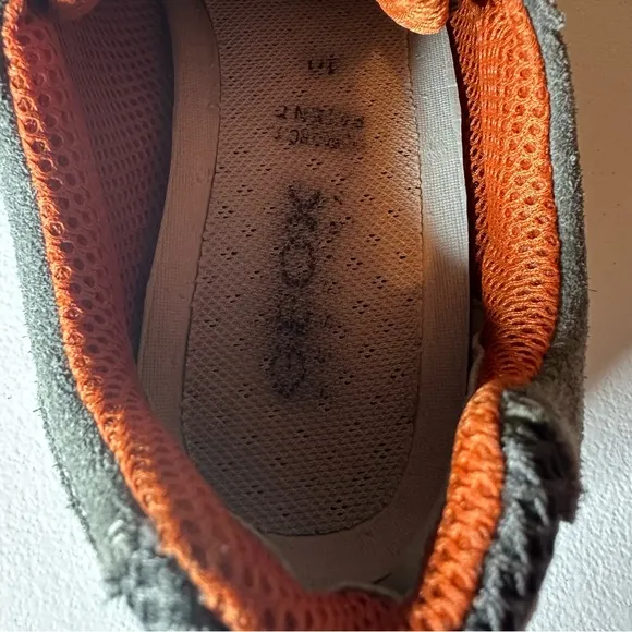 Geox Athletic Shoes Gray and Black Slip-On Design