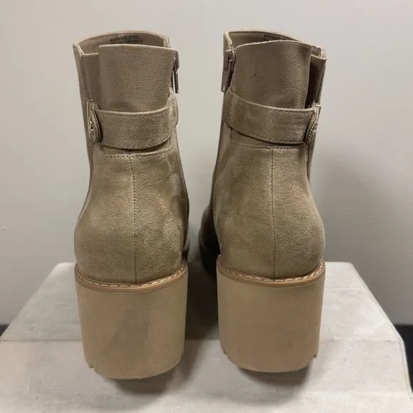 Gianni Bernini Women's Tan Ankle Boots, size 11M, NWOT