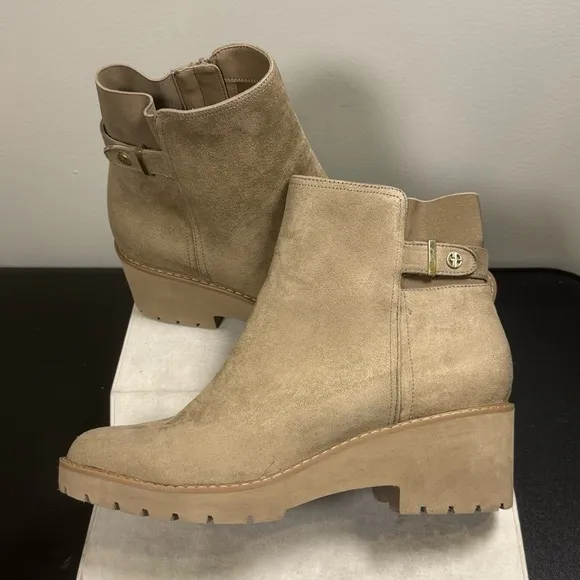 Gianni Bernini Women's Tan Ankle Boots, size 11M, NWOT