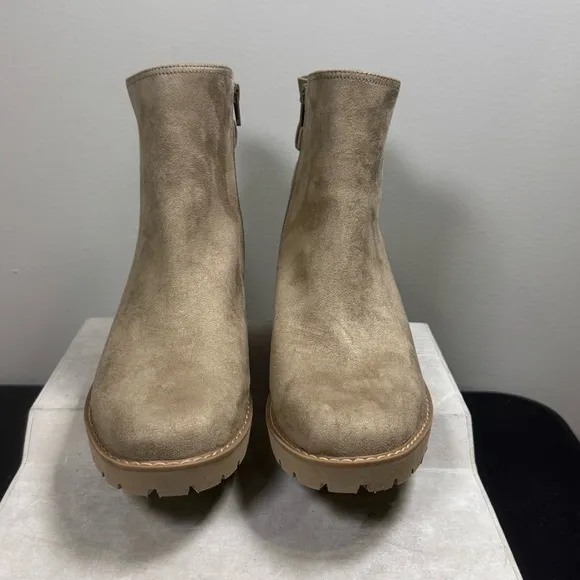 Gianni Bernini Women's Tan Ankle Boots, size 11M, NWOT