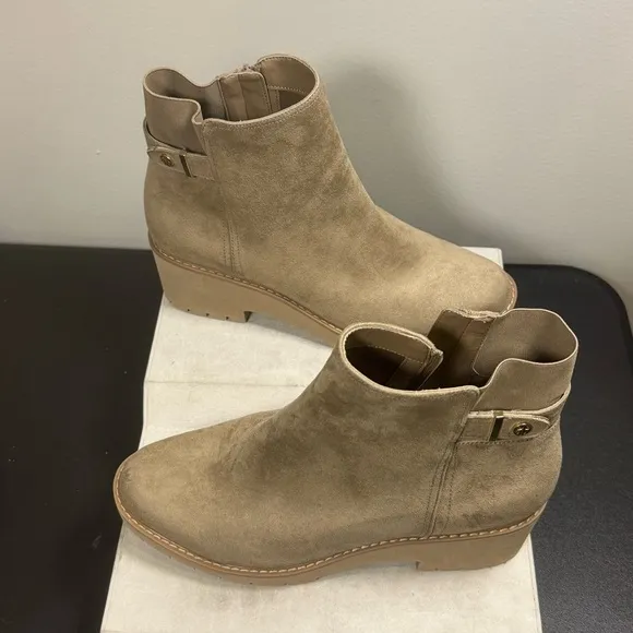 Gianni Bernini Women's Tan Ankle Boots, size 11M, NWOT