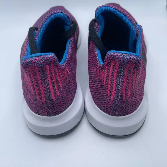 Girls Adidas Swift Run Tennis Shoes size 5 Magenta &amp; Black *New Without Box*