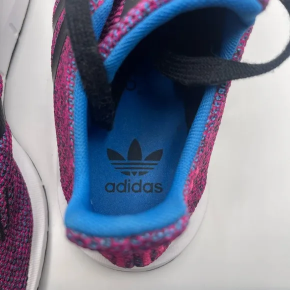 Girls Adidas Swift Run Tennis Shoes size 5 Magenta &amp; Black *New Without Box*
