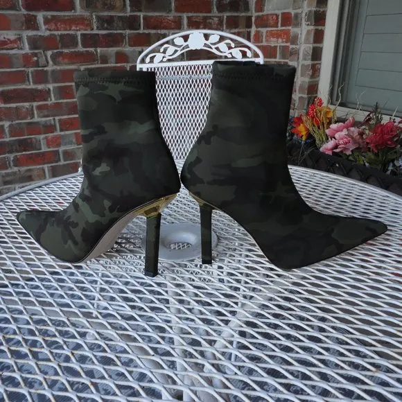 GOOD AMERICAN Army Green Camouflage Pointed Toe Stiletto Neoprene Boots 7.5
