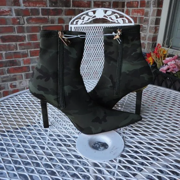 GOOD AMERICAN Army Green Camouflage Pointed Toe Stiletto Neoprene Boots 7.5