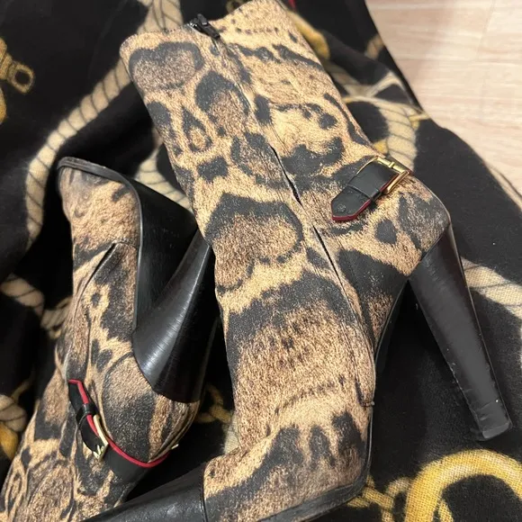 Gorgeous Roberto Cavalli  animal print boots size 7