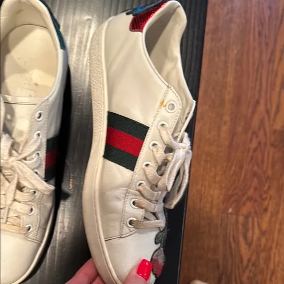 GUCCI Floral Embroidered Mens Sneakers