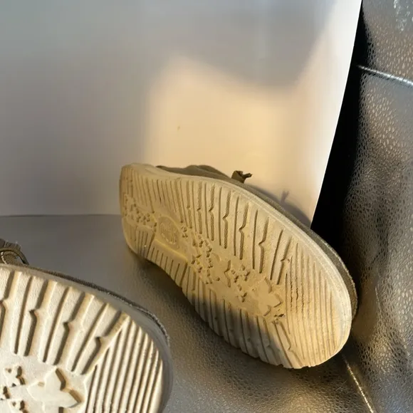 Hey dude, men’s size 10 shoes. In good used condition. Slip ons a tan color.