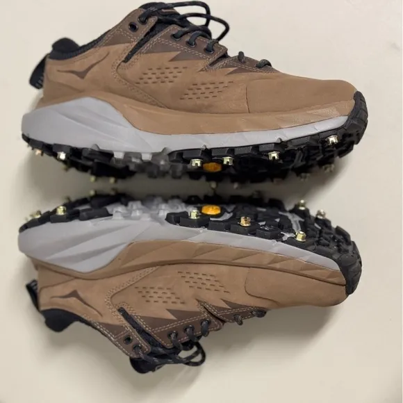 HOKA Kaha Low GTX Sneakers wm Sz 7 like new with ice gripping cleats,removable