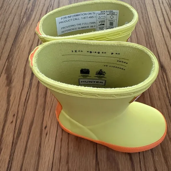 Hunter Kids Yellow Rain Boots NIB NEW